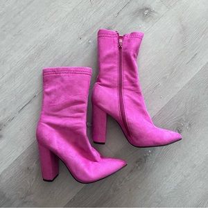Hit pink boots